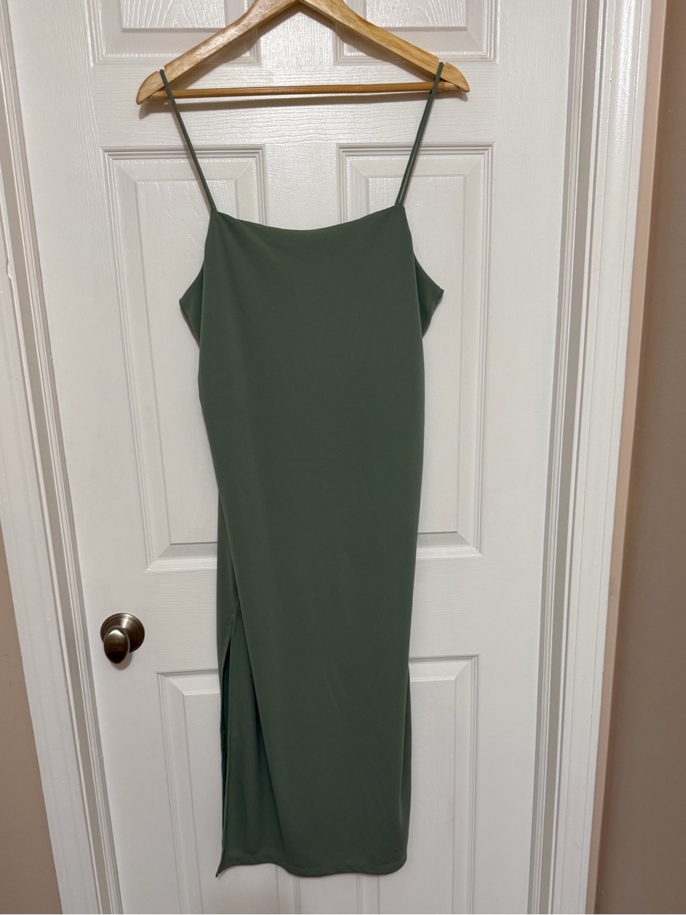 NEW Minimalist 90’s Clean Girl Quiet Luxury Sage Green Womens Slip Dress Size M